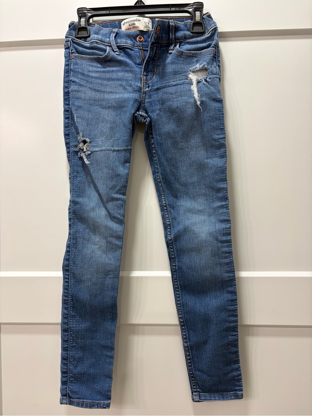 abercrombie kids Medium Blue Distressed super Skinny Jeans. Size 7/8